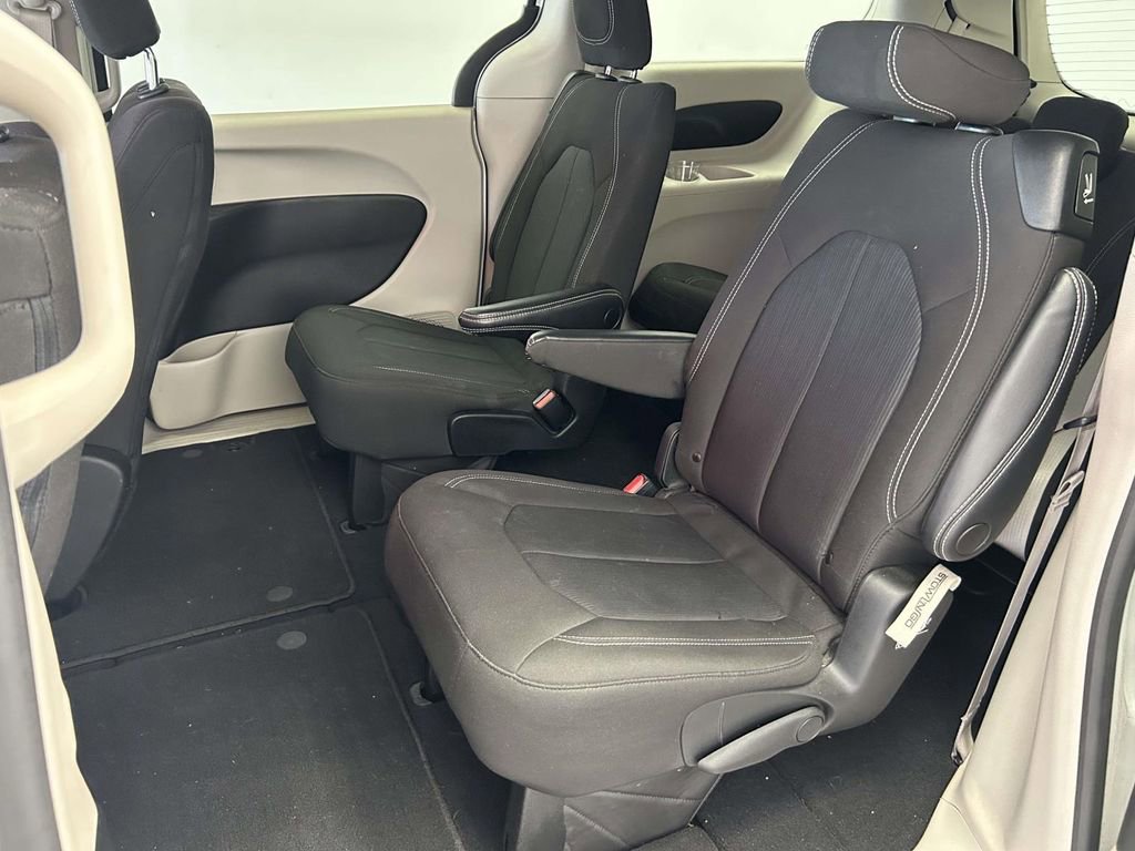 Used 2022 Chrysler Voyager LX FWD image 13
