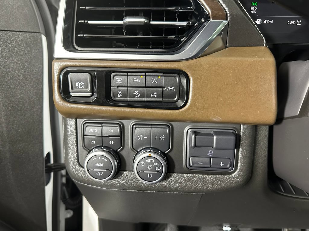 Used 2025 GMC Yukon Denali Ultimate AWD/4WD image 15