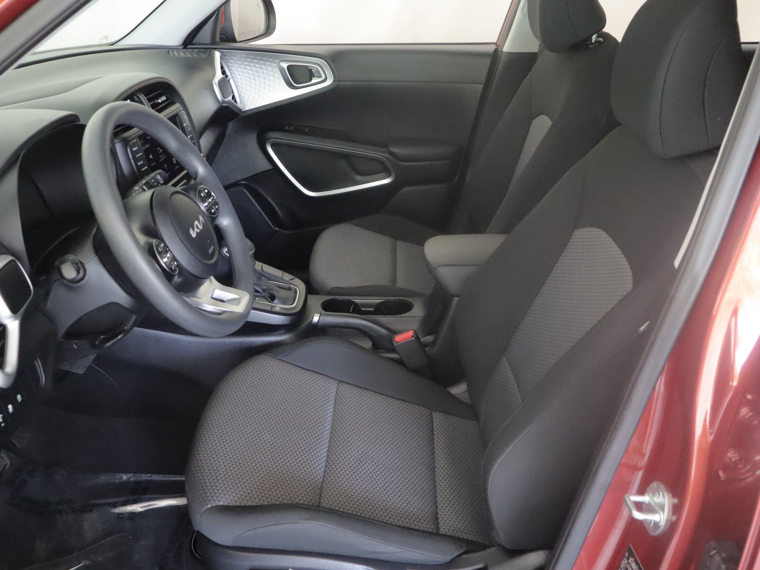 Used 2023 Kia Soul LX w/ LX Technology Package FWD image 6