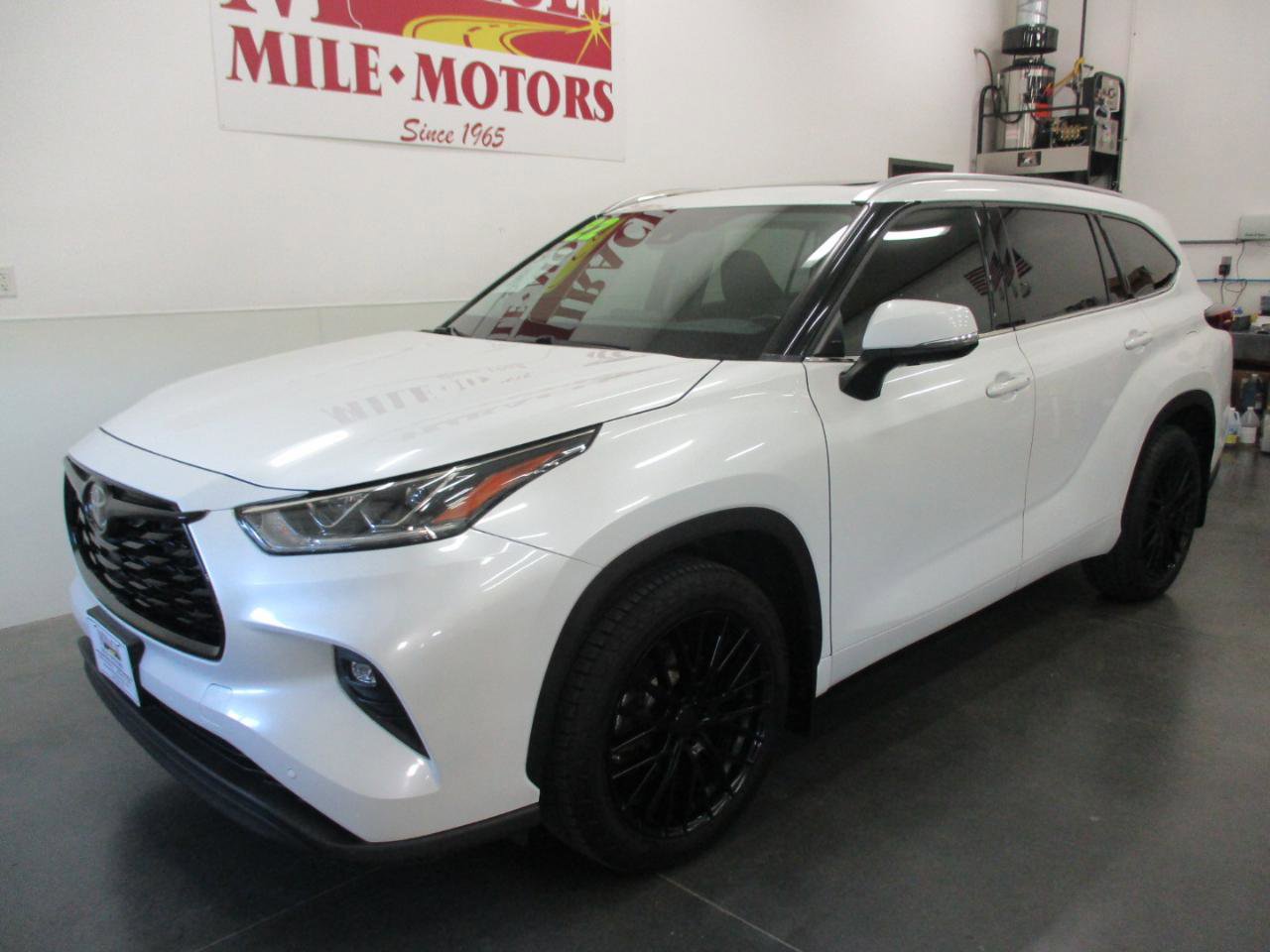 Used 2022 Toyota Highlander Limited AWD/4WD image 3