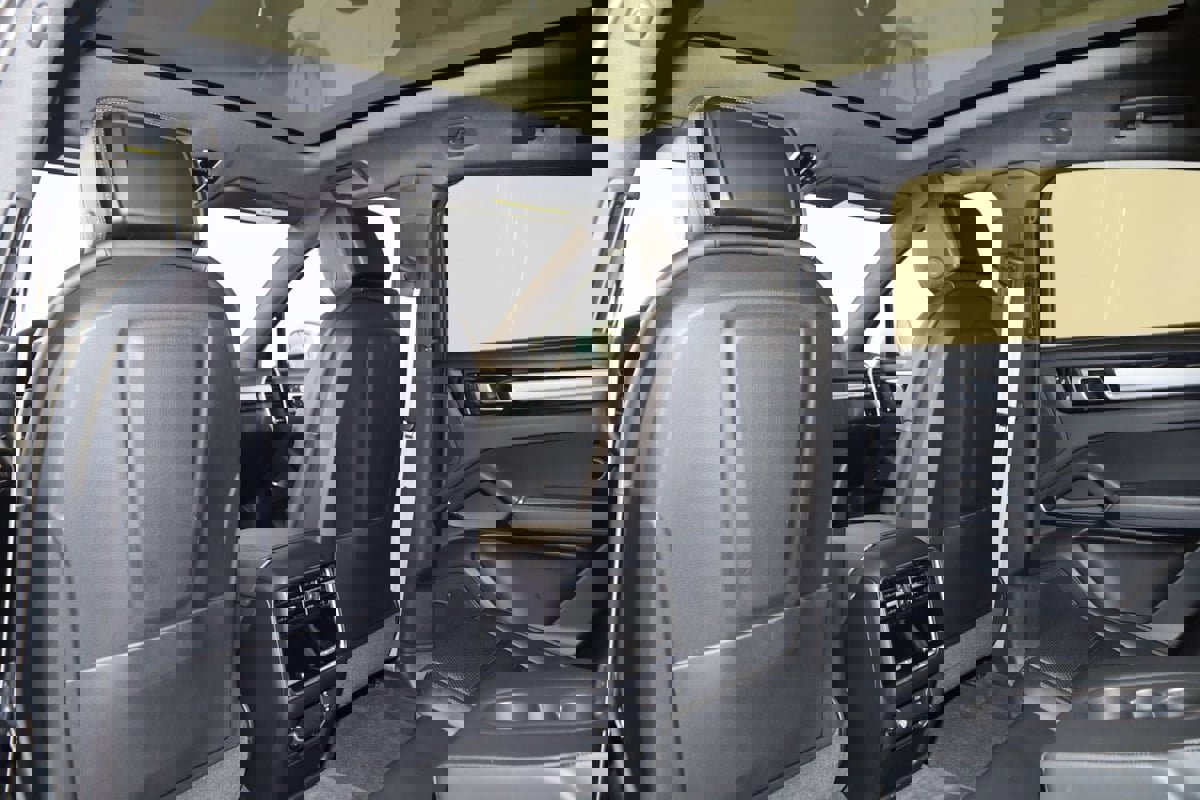 Used 2023 Porsche Cayenne Coupe image 99