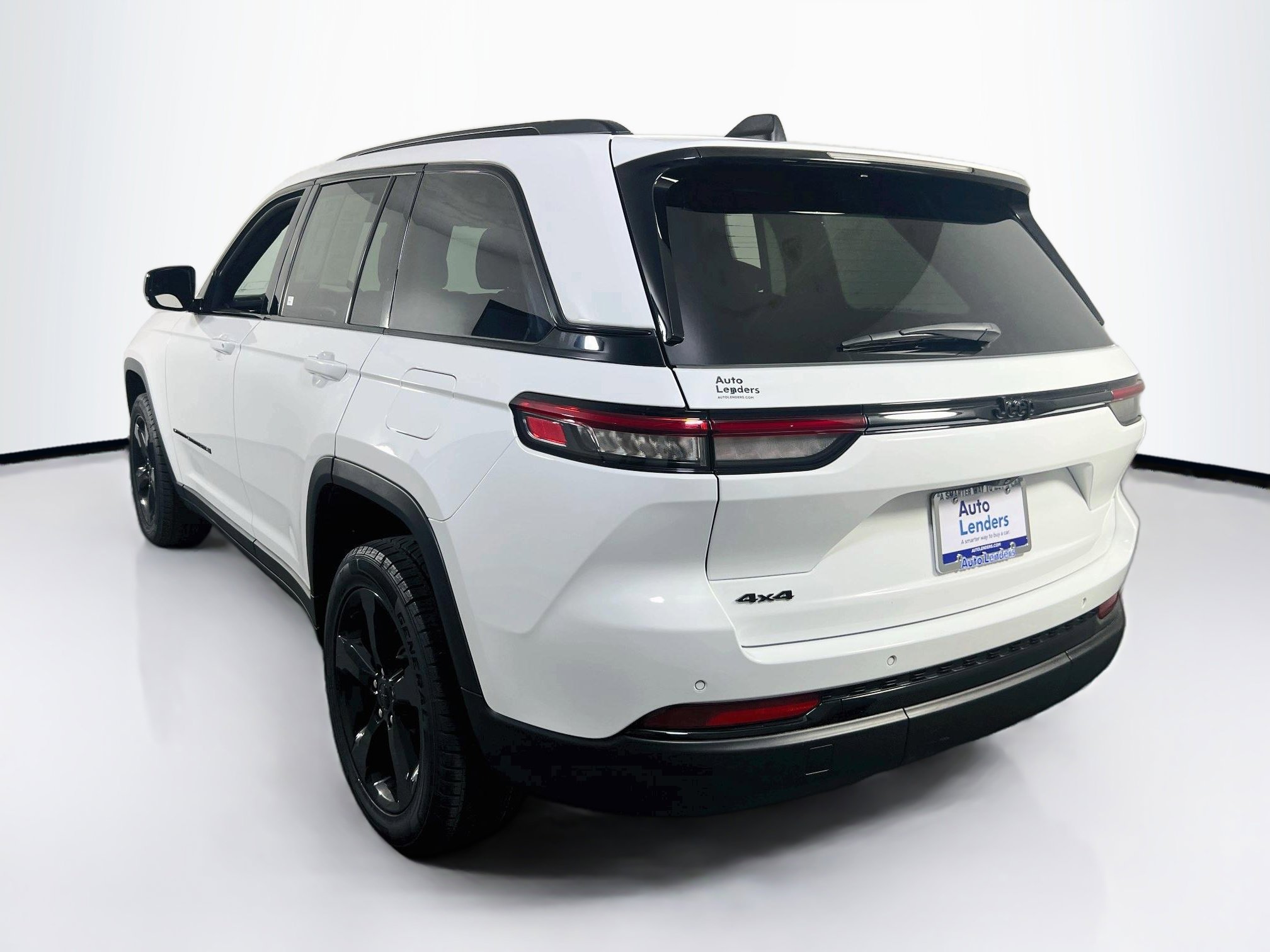 Used 2023 Jeep Grand Cherokee Altitude image 7