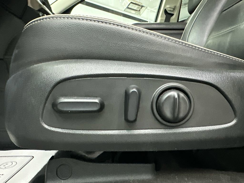 Used 2020 GMC Acadia Denali w/ Technology Package FWD image 10