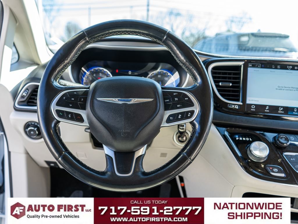 Used 2021 Chrysler Pacifica Touring-L FWD image 19