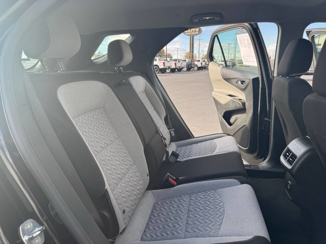 Used 2023 Chevrolet Equinox LS AWD/4WD image 33