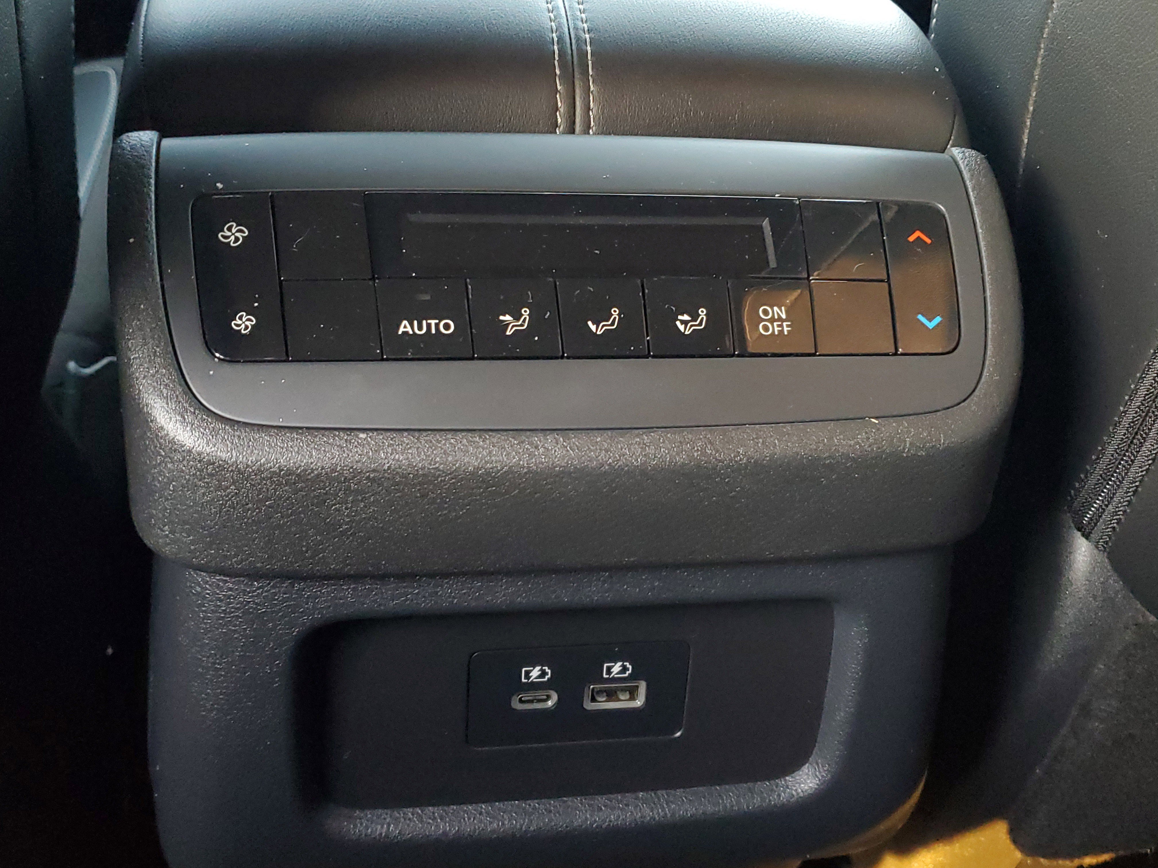 Used 2024 Nissan Pathfinder SL image 19