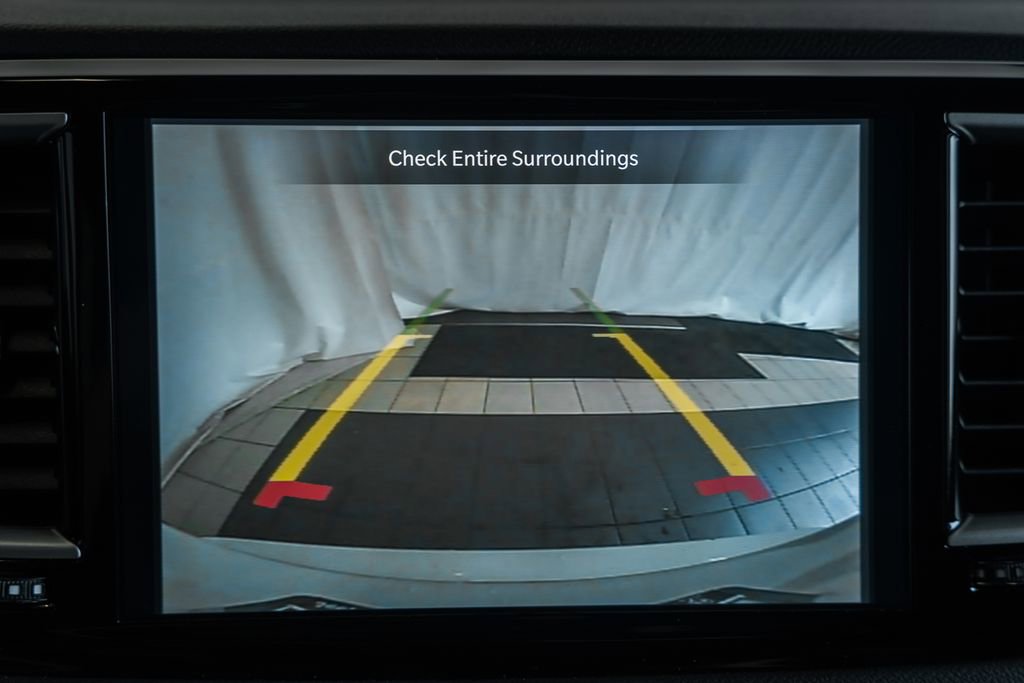 Used 2025 Chrysler Pacifica Select image 47