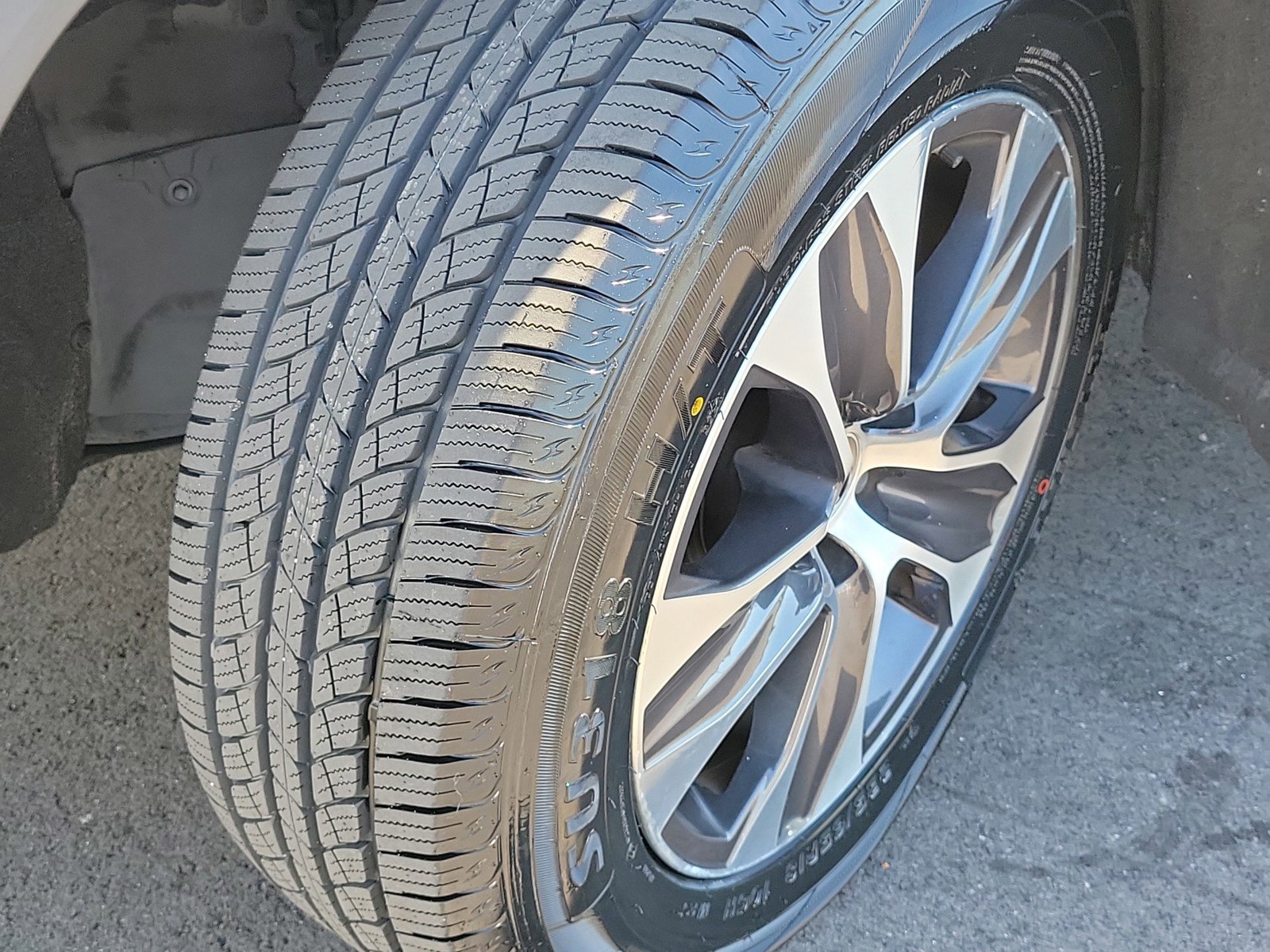 Used 2021 Toyota Highlander XLE image 11