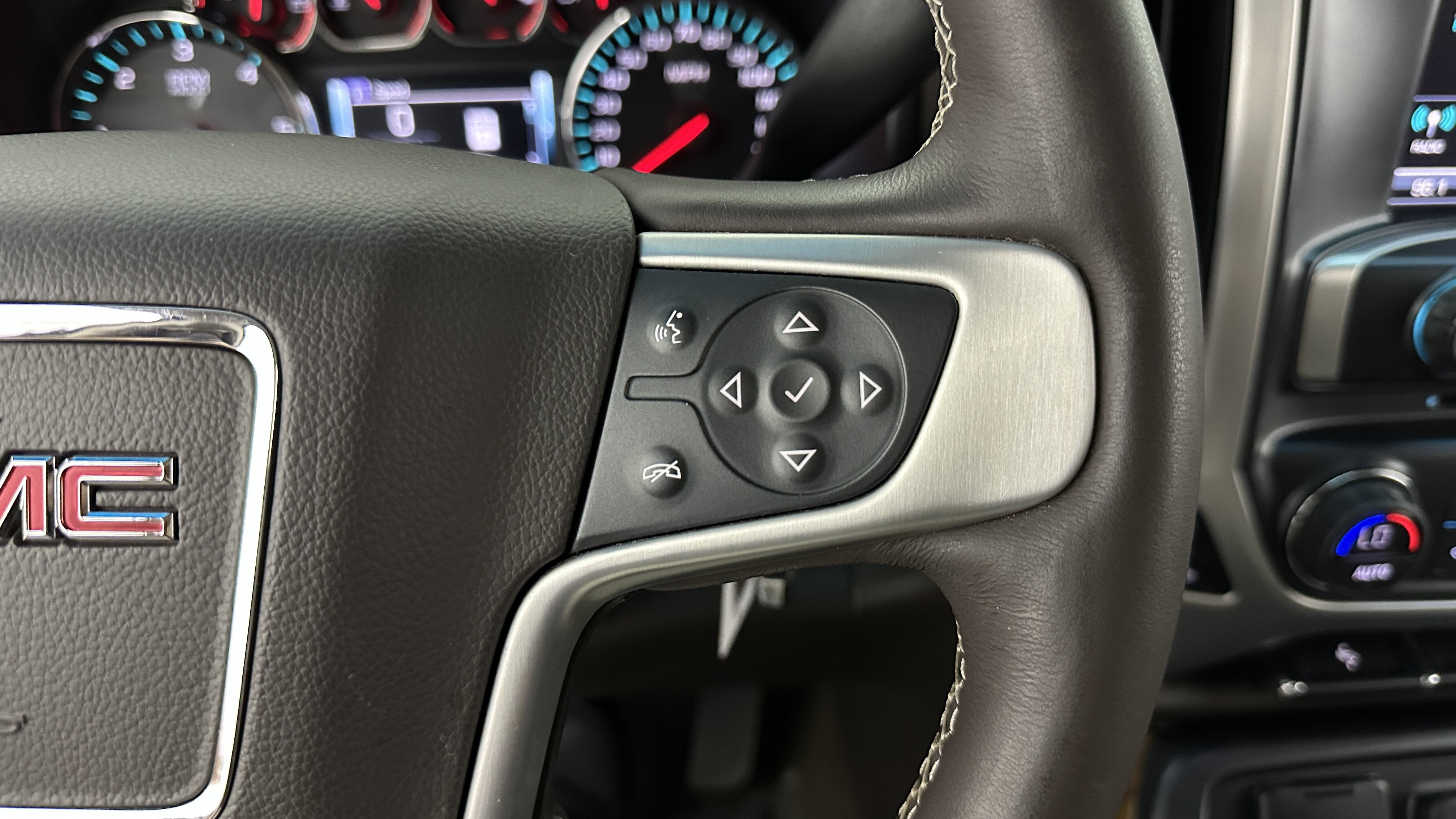 Used 2018 GMC Sierra 1500 SLT w/ SLT Premium Package RWD image 19