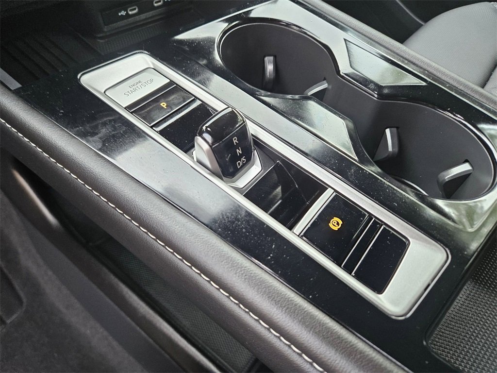 Used 2025 Volkswagen Atlas Cross Sport SE image 25