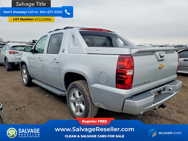 Used 2013 Chevrolet Avalanche LT image 3
