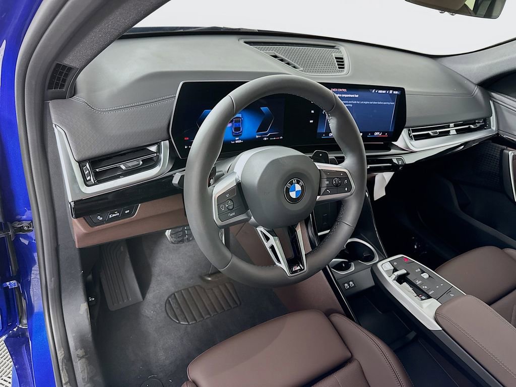 Used 2025 BMW X2 xDrive28i w/ M Sport Package image 11