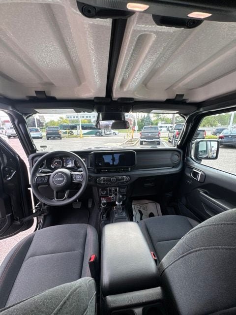 Used 2026 Jeep Gladiator Rubicon AWD/4WD image 18
