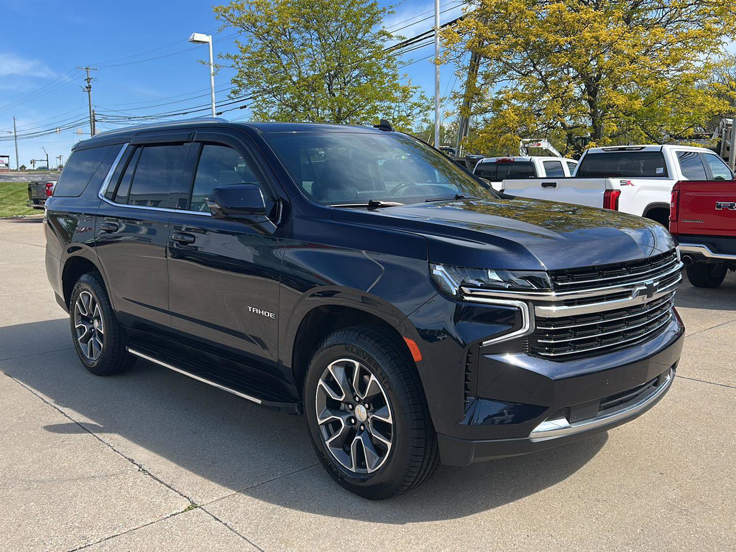 Used 2021 Chevrolet Tahoe LT w/ LT Signature Package AWD/4WD image 2