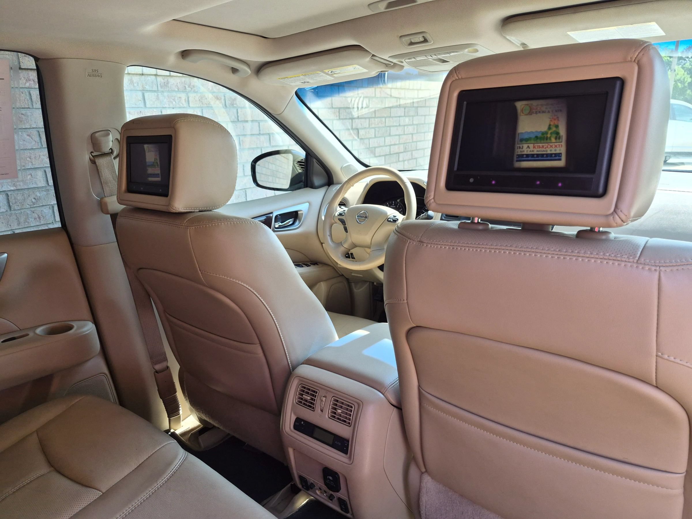 Used 2014 Nissan Pathfinder Platinum w/ Platinum Premium Package FWD image 4