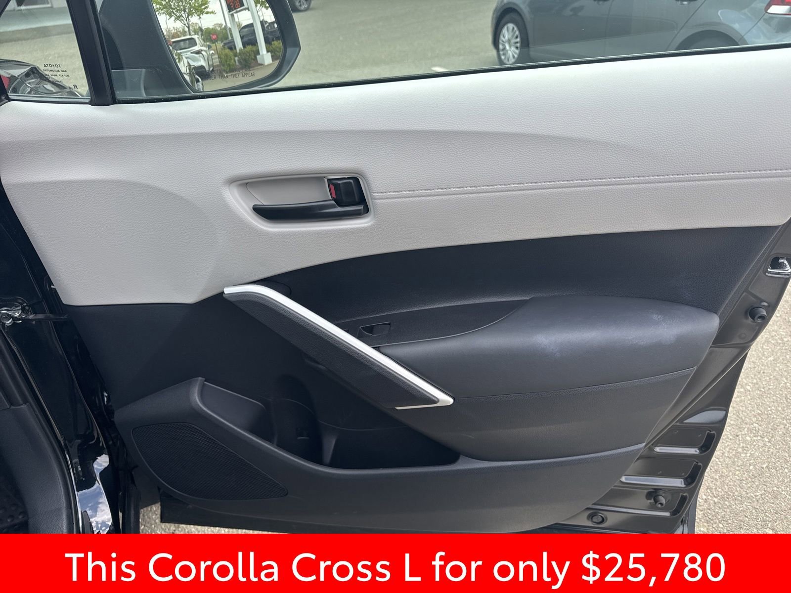 Used 2025 Toyota Corolla Cross L image 26