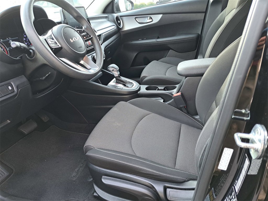 Used 2022 Kia Forte LXS w/ LXS Technology Package image 12