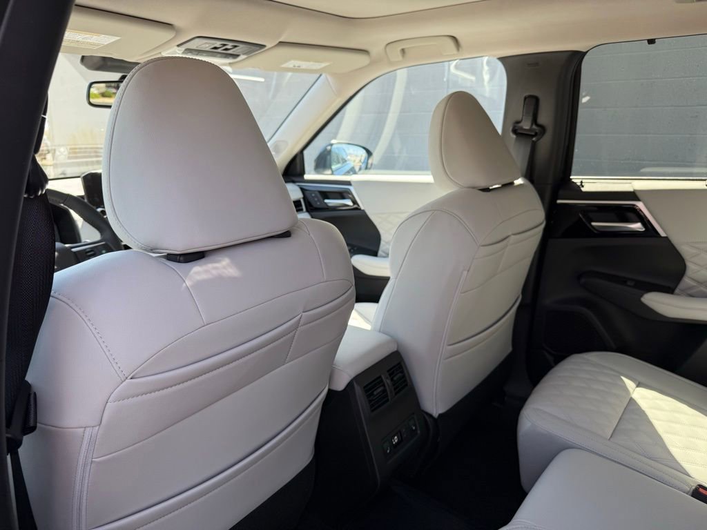 New 2025 Mitsubishi Outlander SEL image 22