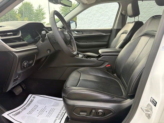 Used 2023 Jeep Grand Cherokee Limited w/ Luxury Tech Group II AWD/4WD image 13