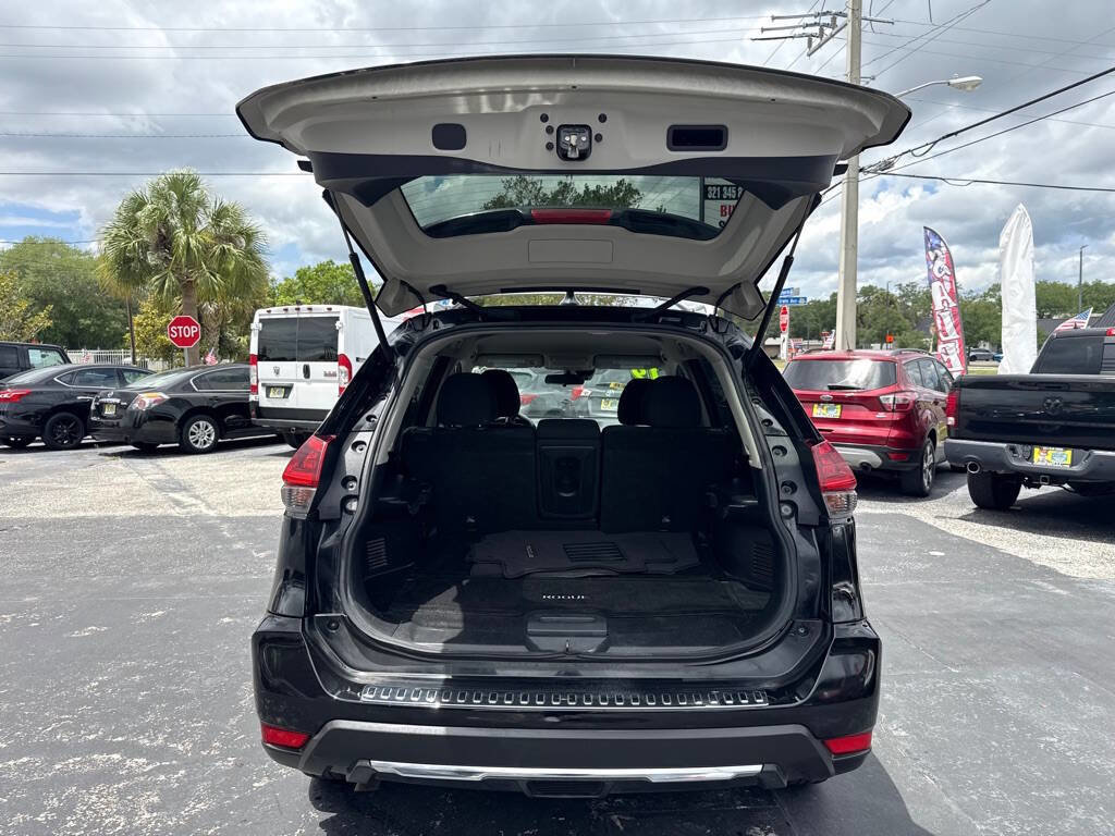 Used 2019 Nissan Rogue S w/ Special Edition Package FWD image 6