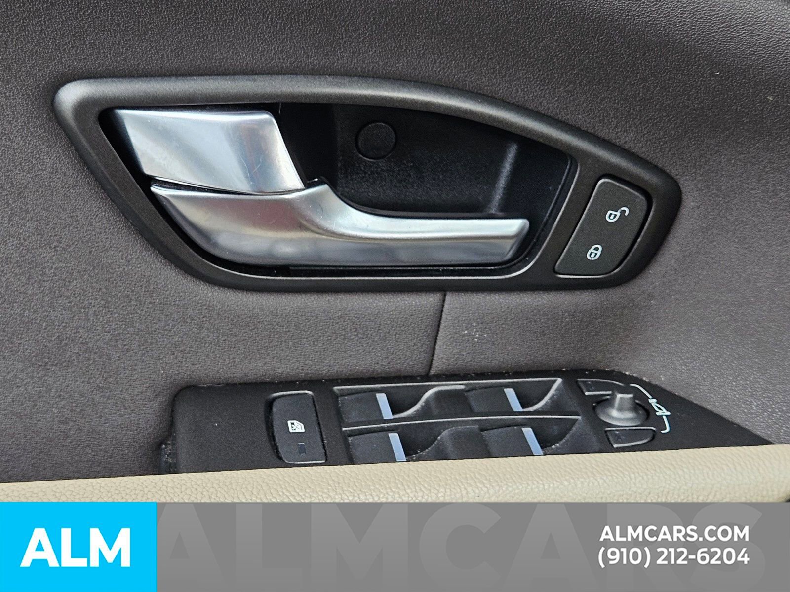 Used 2019 Land Rover Range Rover Evoque SE AWD/4WD image 30