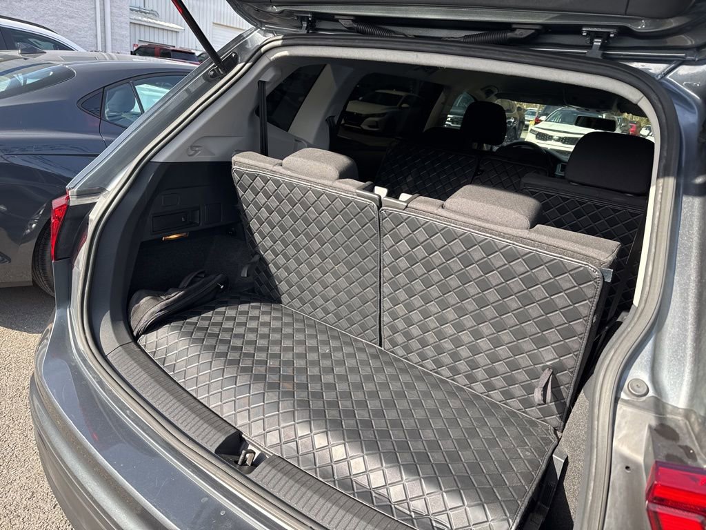 Used 2018 Volkswagen Tiguan S image 14