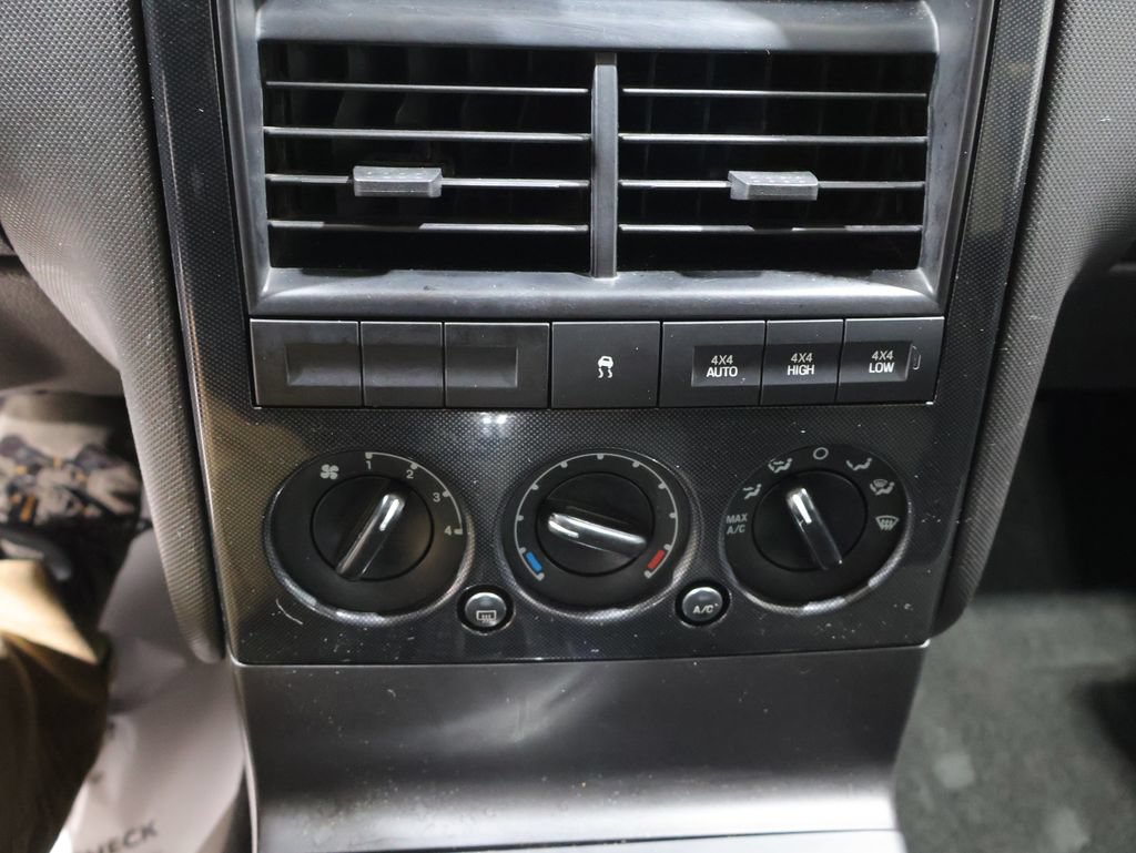 Used 2010 Ford Explorer XLT AWD/4WD image 6