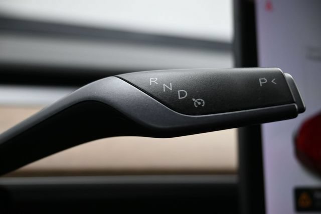 Used 2020 Tesla Model 3 Standard Range RWD image 16