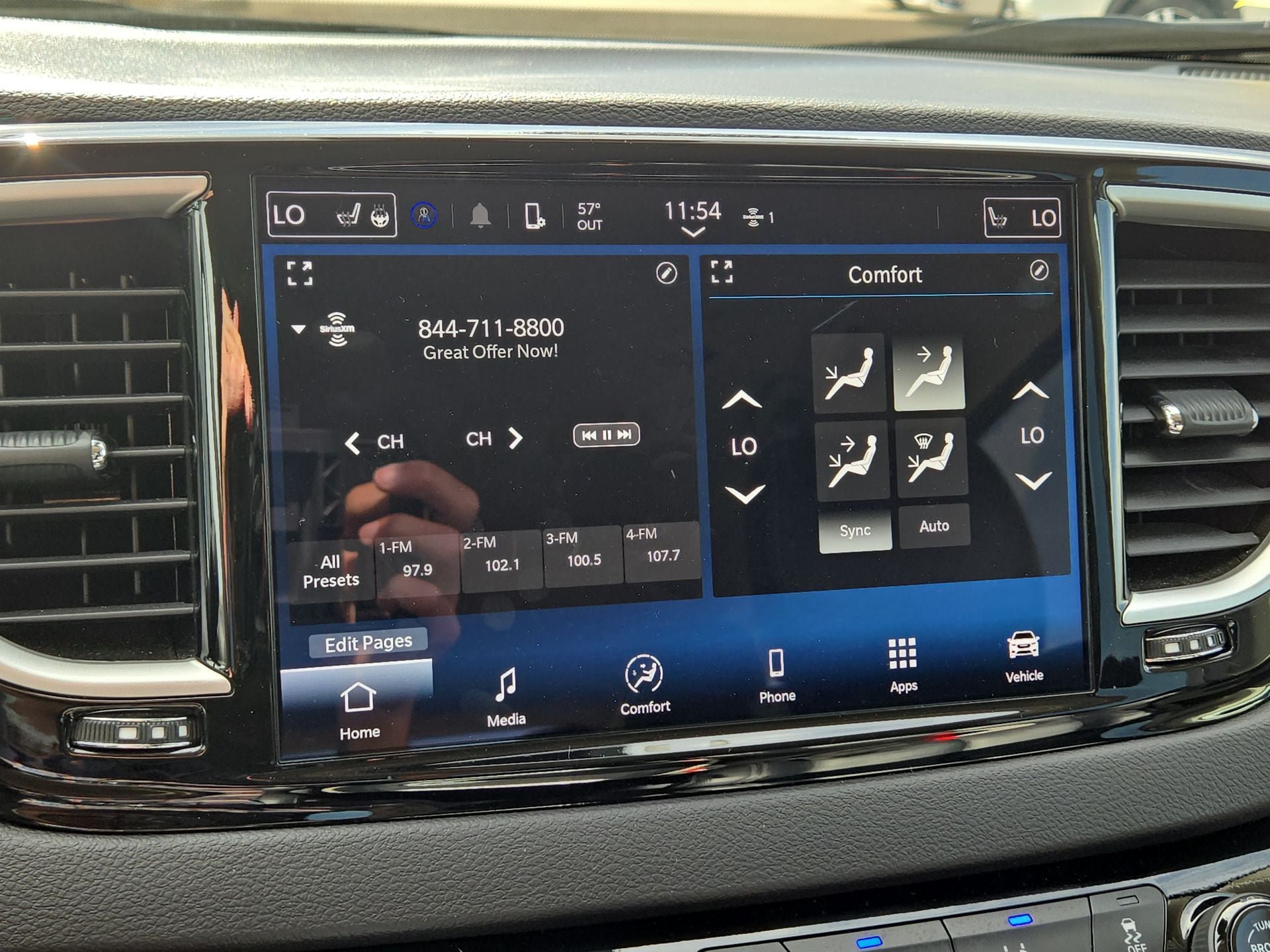 Used 2024 Chrysler Pacifica Touring-L FWD image 19