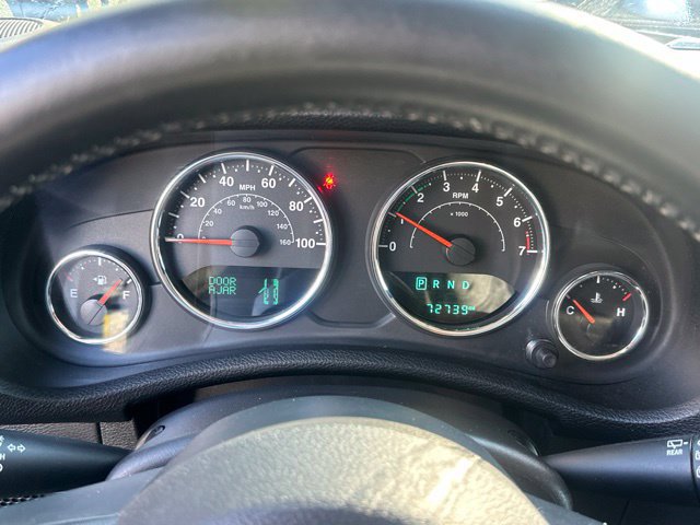 Used 2016 Jeep Wrangler Unlimited Sahara w/ Connectivity Group AWD/4WD image 10