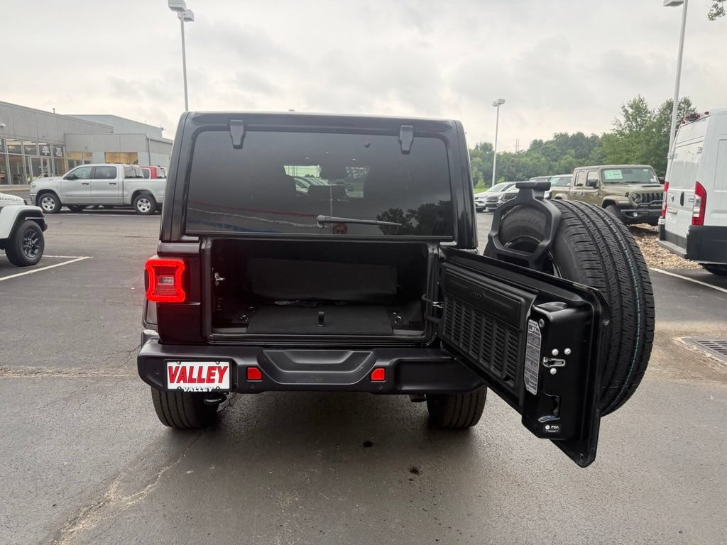 Used 2025 Jeep Wrangler Unlimited Sahara w/ Safety Group AWD/4WD image 45