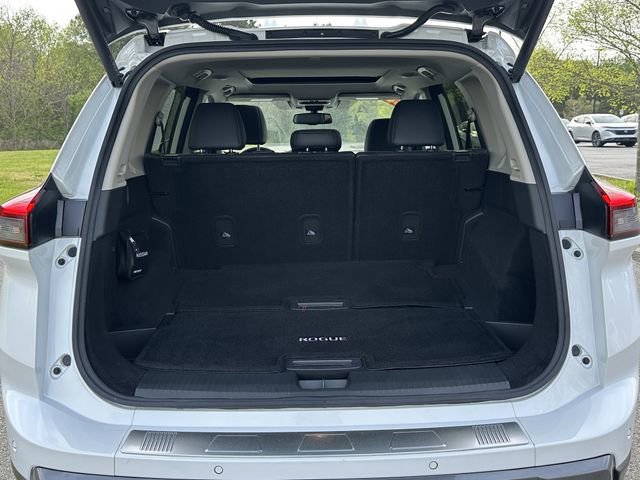 Certified 2025 Nissan Rogue SL w/ Tech Package image 19