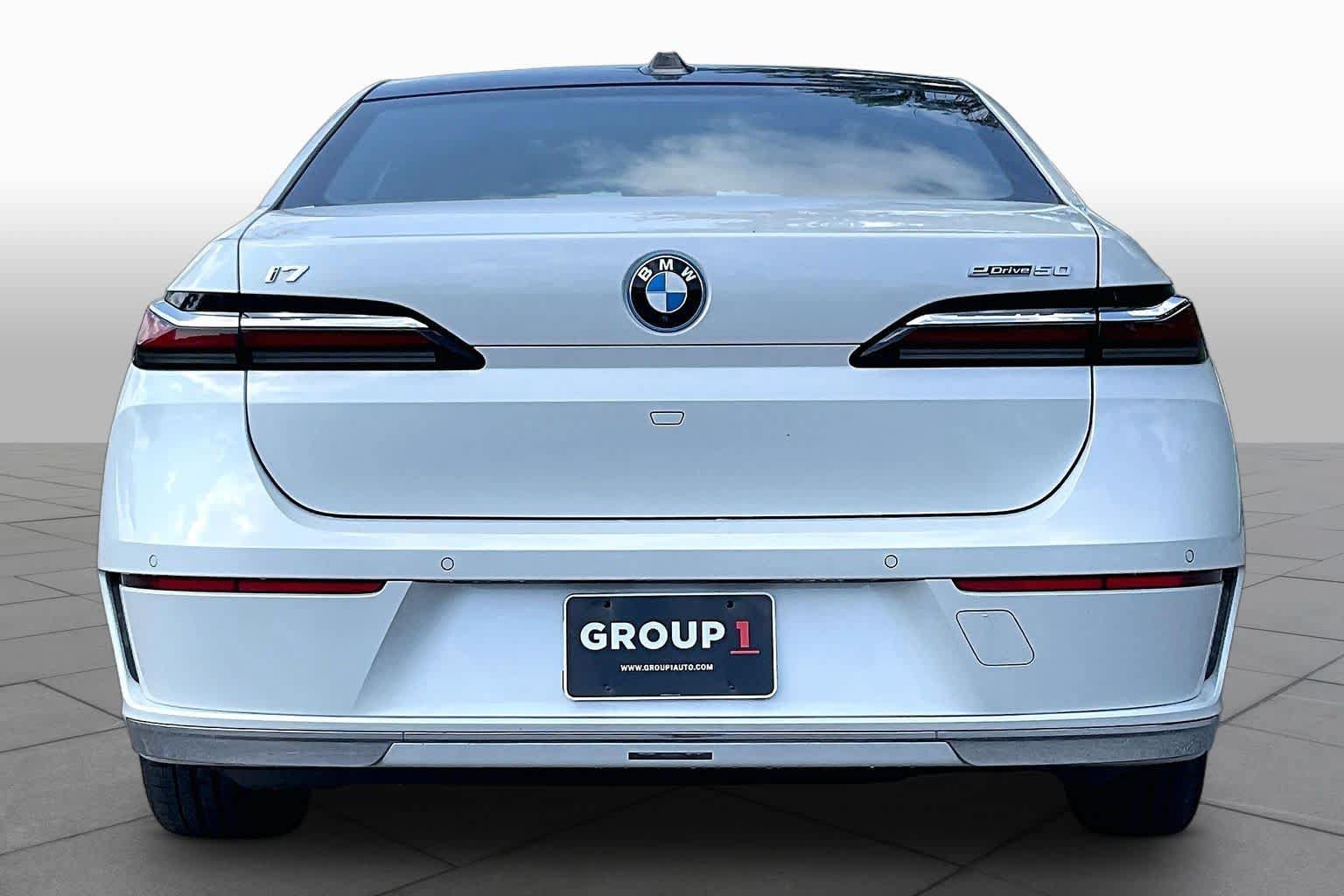 Used 2024 BMW i7 eDrive50 RWD image 4