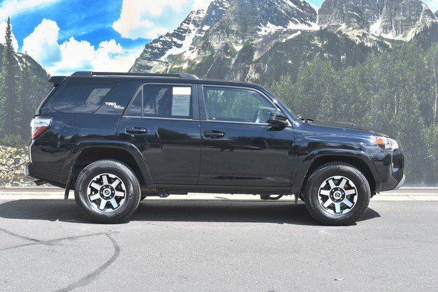 Used 2021 Toyota 4Runner TRD Off-Road AWD/4WD image 2