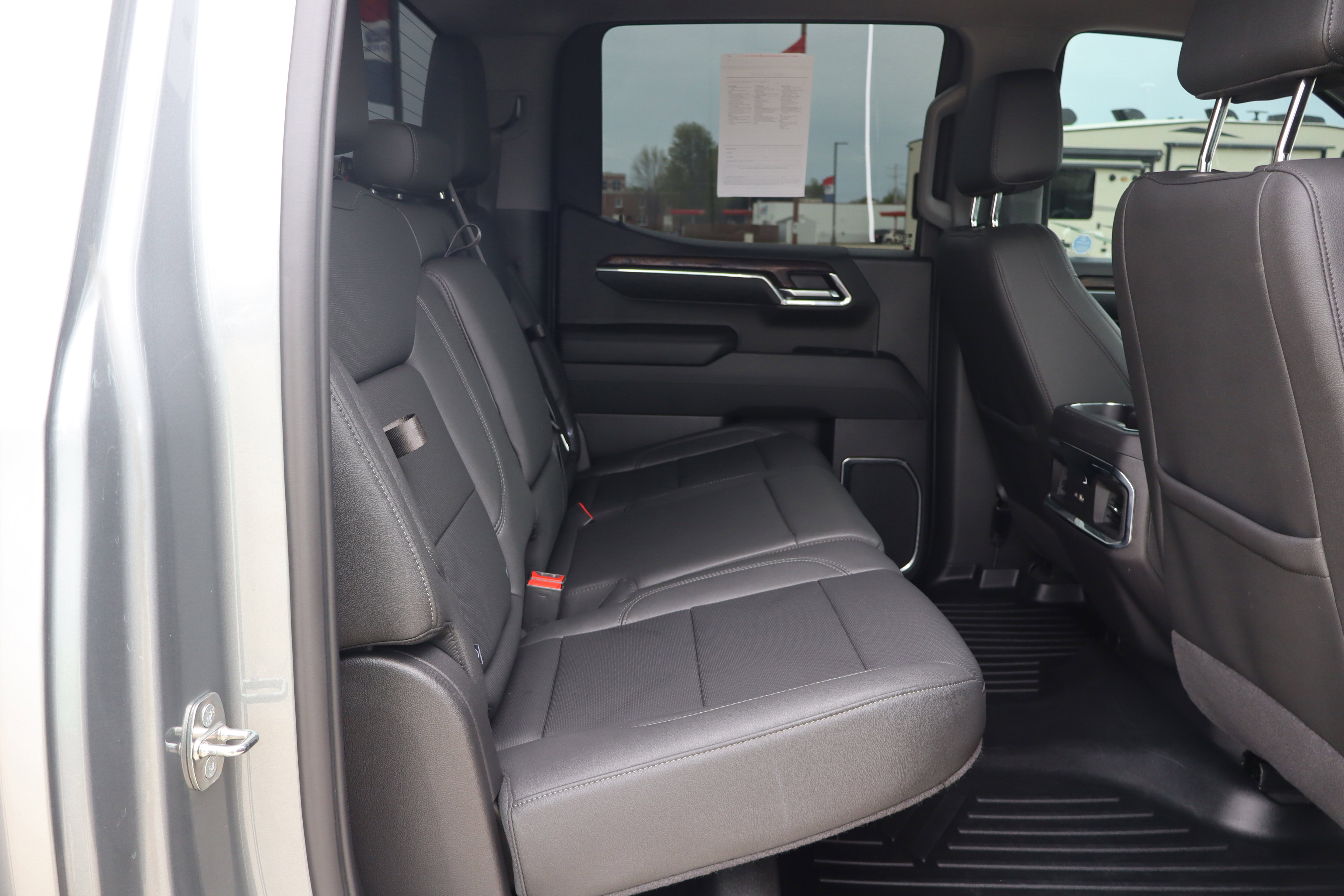 Used 2024 GMC Sierra 1500 SLT w/ SLT Convenience Package image 11