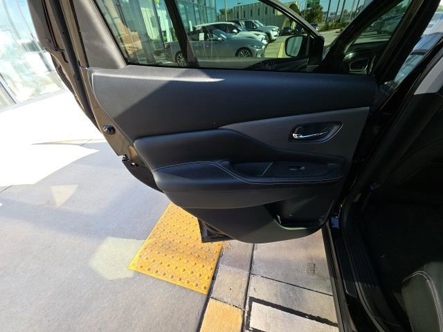 Used 2024 Nissan Murano SV image 22