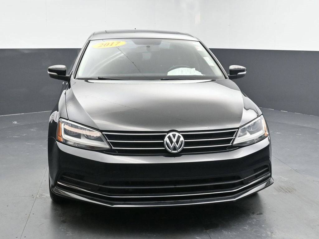 Used 2017 Volkswagen Jetta SE image 3