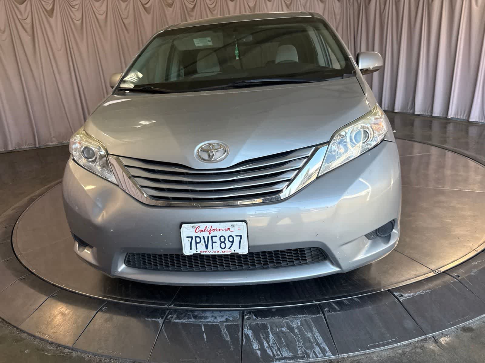 Used 2016 Toyota Sienna LE FWD image 2