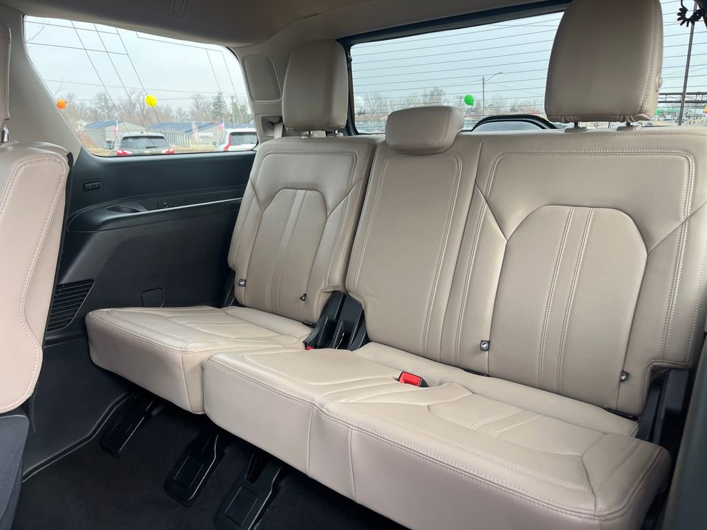 Used 2024 Ford Expedition Limited image 32