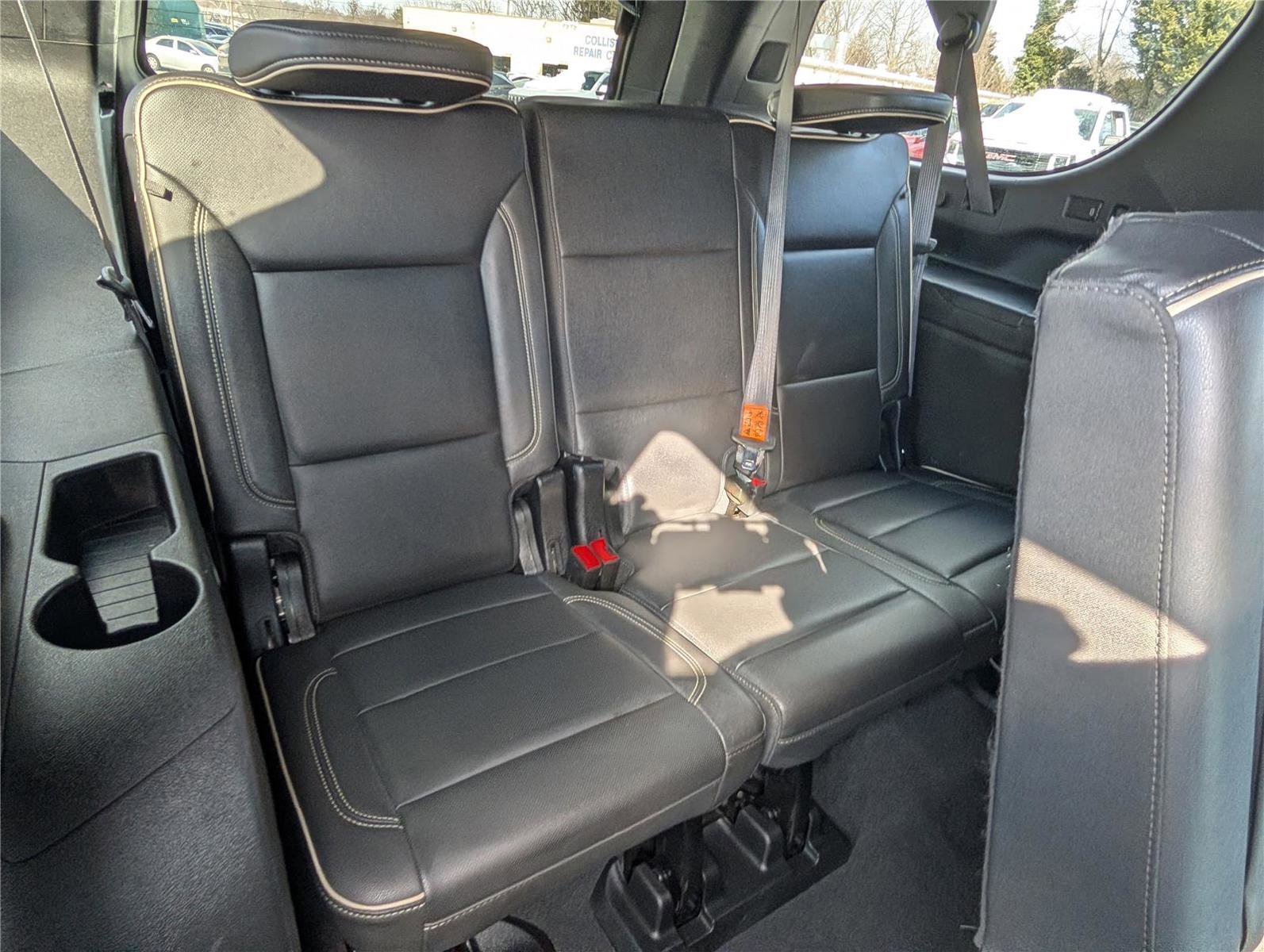 Used 2024 Chevrolet Suburban Premier image 12