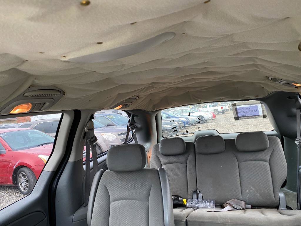 Used 2007 Chrysler Town & Country Touring image 10