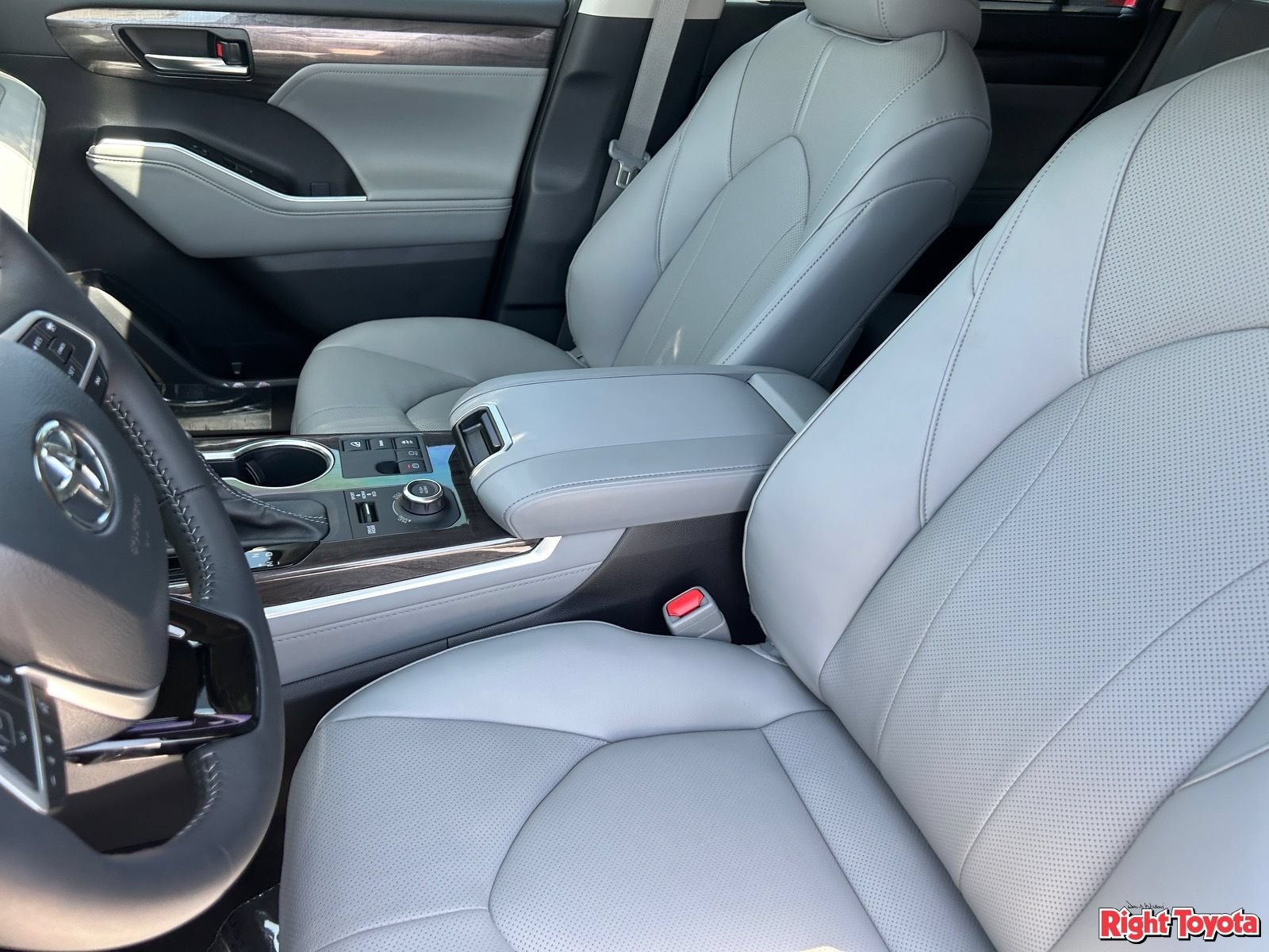 New 2026 Toyota Highlander Limited AWD/4WD image 19