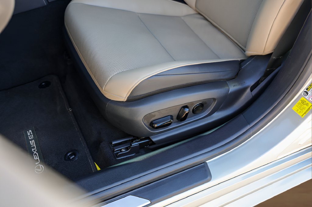 Used 2021 Lexus ES 300h w/ Premium Package FWD image 8