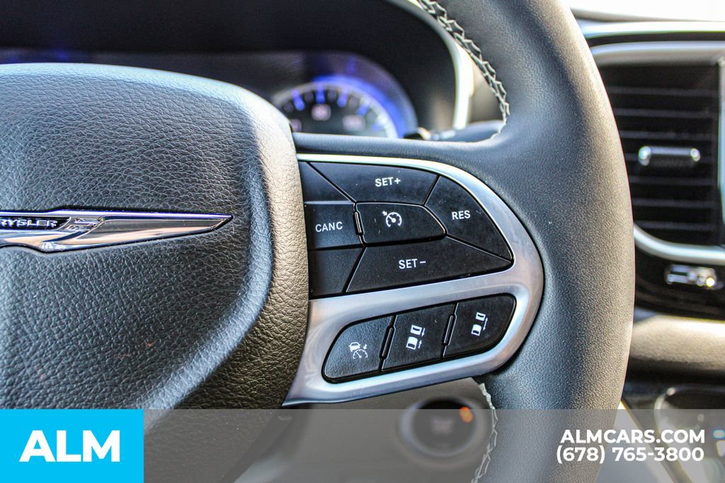 Used 2024 Chrysler Pacifica Touring-L image 30