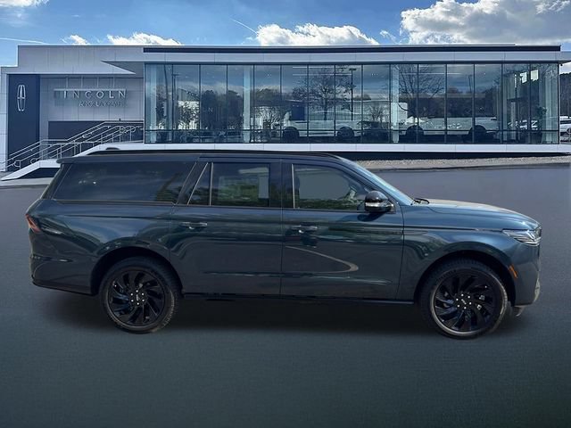 New 2026 Lincoln Navigator L Reserve w/ Jet Appearance Package AWD/4WD image 9