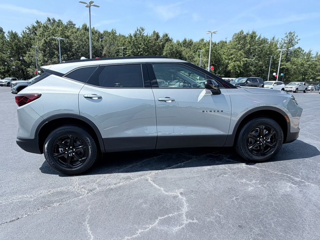 New 2026 Chevrolet Blazer LT w/ Midnight/Sport Edition FWD image 4