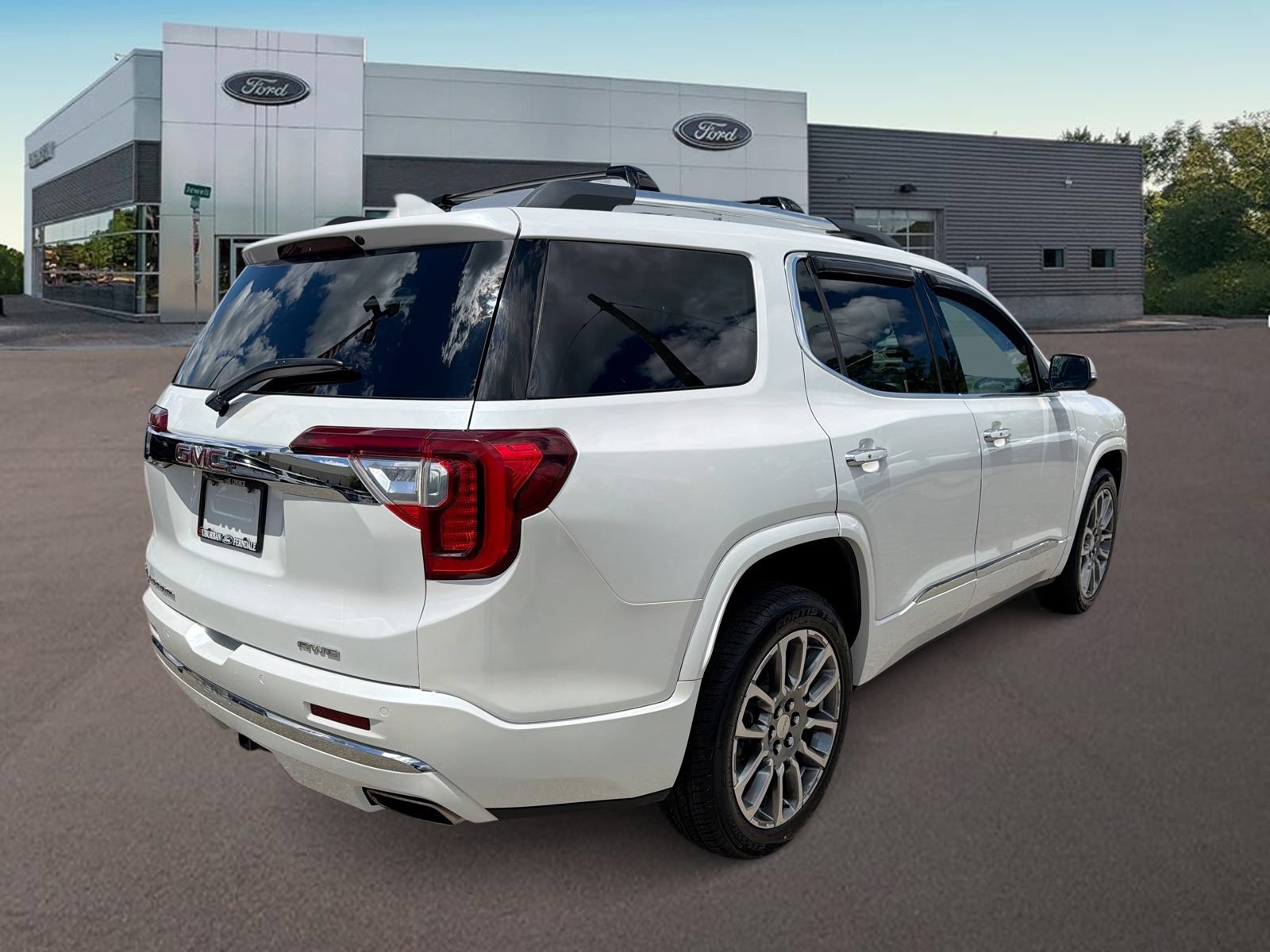 Used 2023 GMC Acadia Denali w/ Denali Ultimate Package AWD/4WD image 11