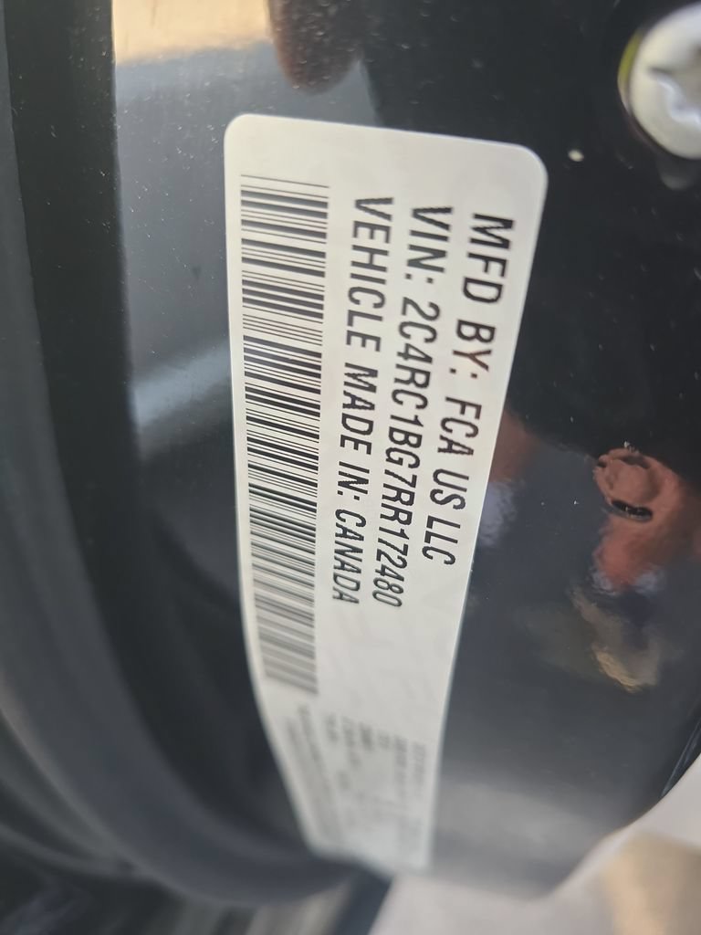 Used 2024 Chrysler Pacifica Touring-L FWD image 24