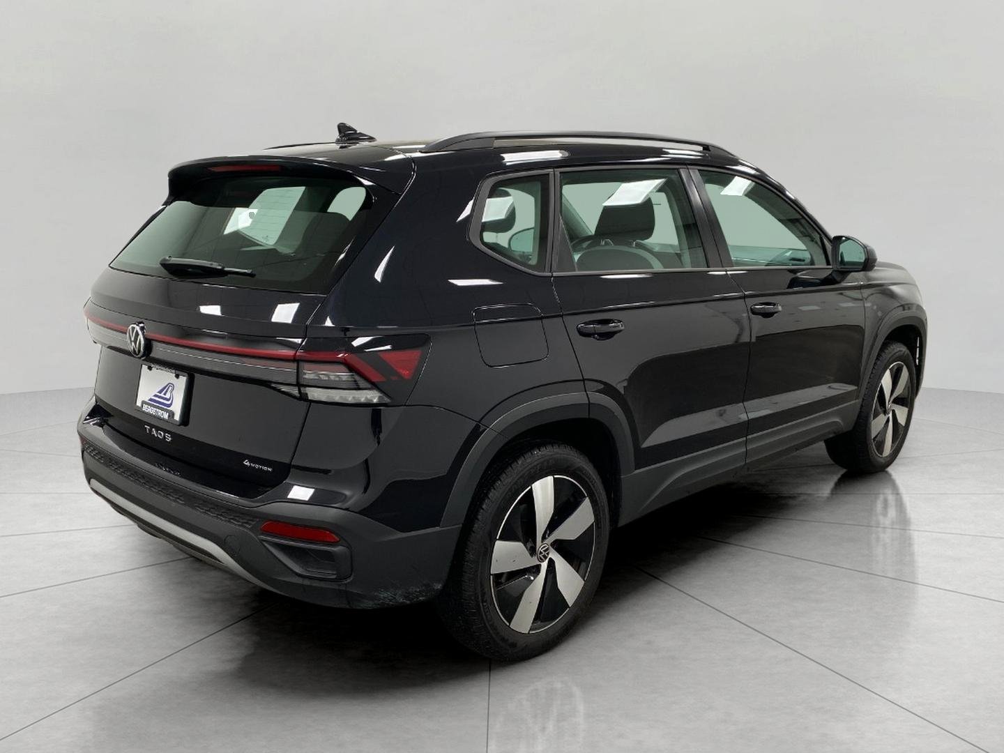 Used 2025 Volkswagen Taos S AWD/4WD image 4