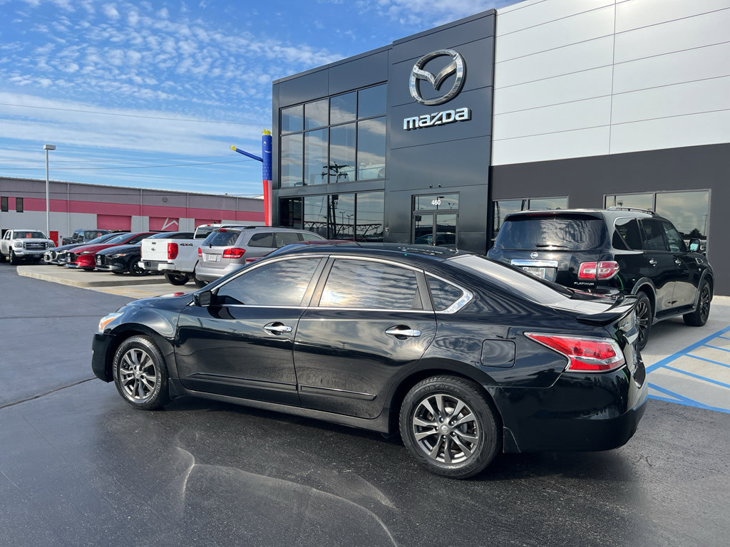 Used 2015 Nissan Altima 2.5 S w/ Special Edition Package FWD image 3
